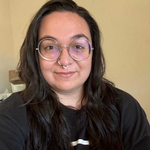 Meet your Posher, Cara - Picture 1 of 1